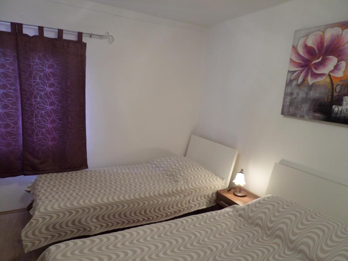 Apartmani Mirko Ljubac Ražanac Kültér fotó