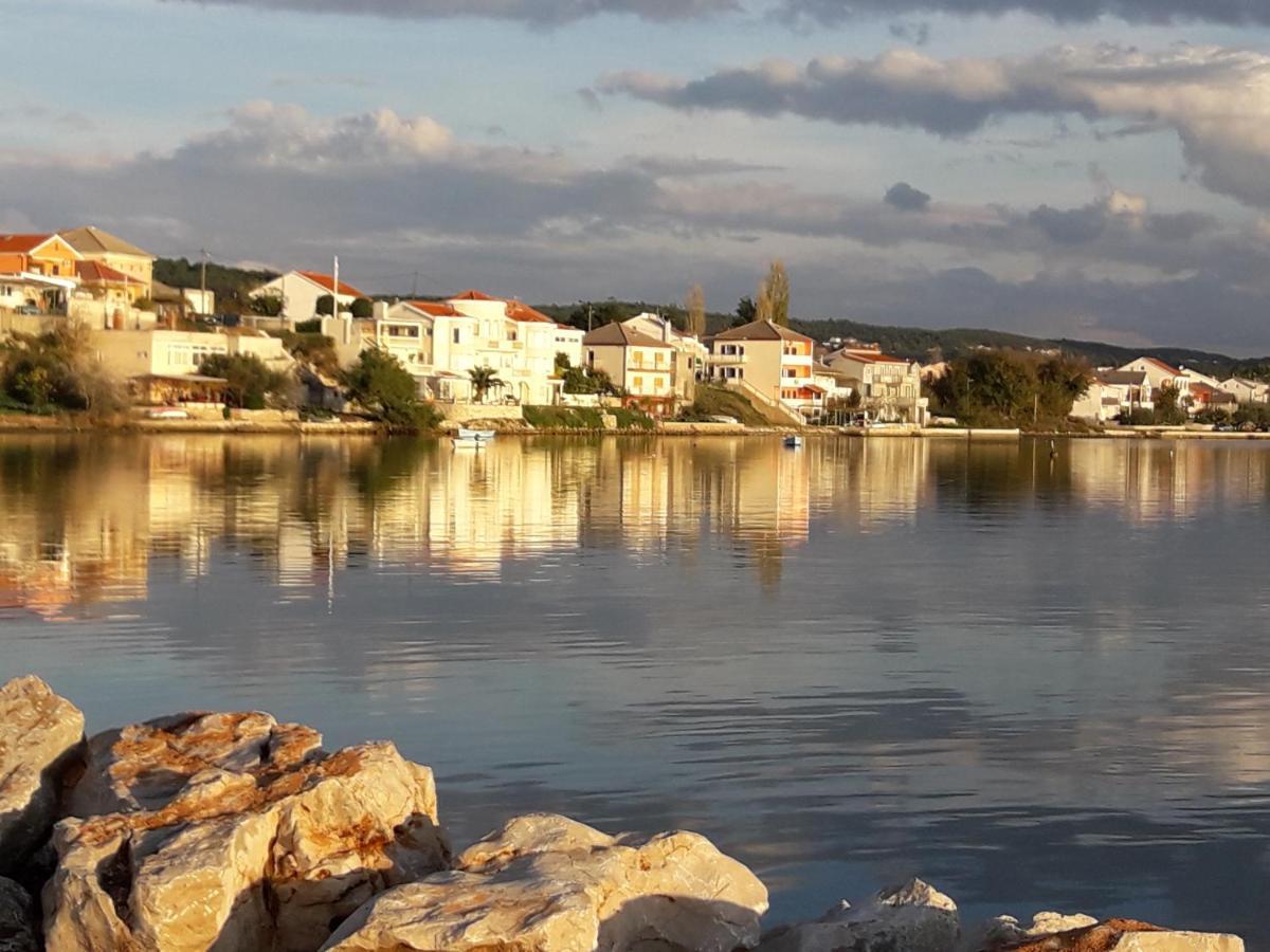 Apartmani Mirko Ljubac Ražanac Kültér fotó