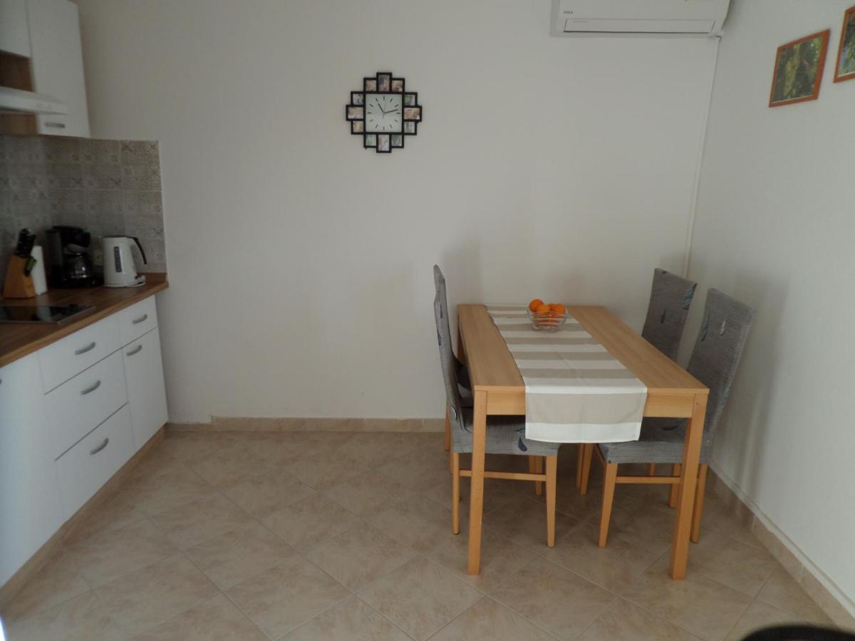 Apartmani Mirko Ljubac Ražanac Kültér fotó