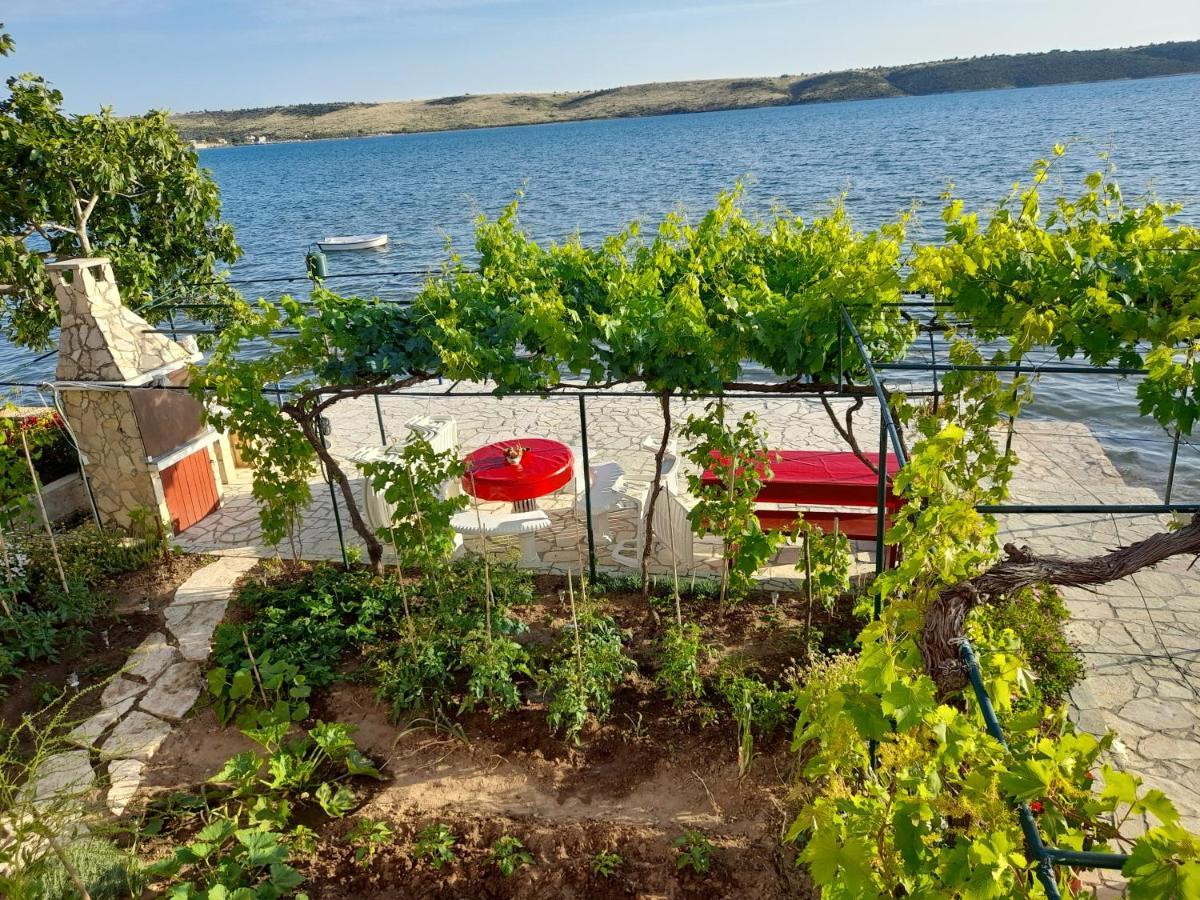 Apartmani Mirko Ljubac Ražanac Kültér fotó